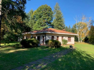 Foto Villa unifamiliare a Guanzate di 240 m² con 6 locali in vendita