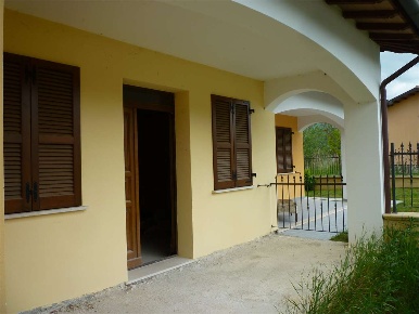 Foto Villa a schiera in Isola, Nocera Umbra di 160 m² con 6 locali