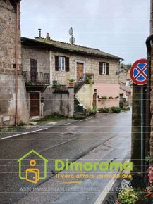 Foto Appartamento Bassano Romano di 72 m² con 5 locali in vendita