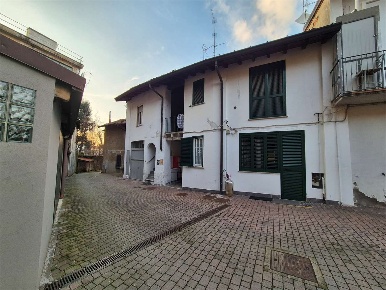 Foto Appartamento in Via Pau, Bregnano di 70 m² con 3 locali in vendita
