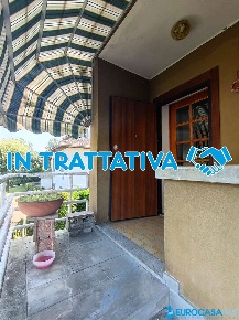 Foto Villa a schiera in Via Costa 28, Rolo di 140 m² con 5 locali