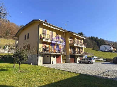 Foto Appartamento in Via Briolo, San Giovanni Bianco di 100 m² con 7 locali