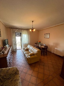 Foto Appartamento a Gualdo Cattaneo di 100 m² con 4 locali in vendita