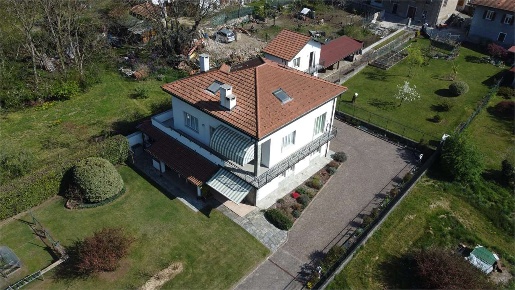 Foto Villa unifamiliare in Via Prealpi 1, Cocquio-Trevisago di 250 m²