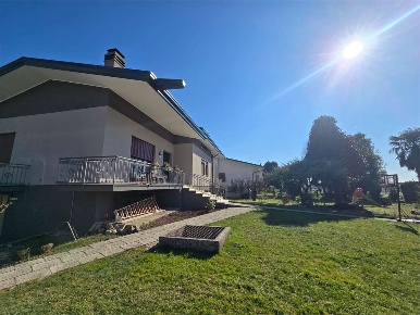 Foto Villa unifamiliare in Via Benedetti, Gaiarine di 337 m² con 7 locali