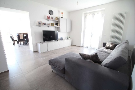 Foto Appartamento in Via G. Mameli, Montelabbate di 330 m² con 7 locali