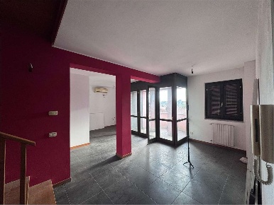 Foto Appartamento in PIAZZA LE PETIT, Ponte Lambro di 150 m² con 3 locali