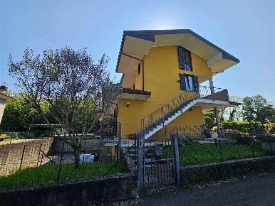 Foto Appartamento in Via Domenico Dubini, Bregnano di 135 m² con 3 locali