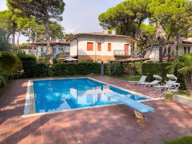 Foto Villa unifamiliare in Calle Beethoven 10, Lignano Sabbiadoro di 269 m²