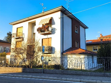 Foto Appartamento in Via Roma 24, Casnate con Bernate in vendita