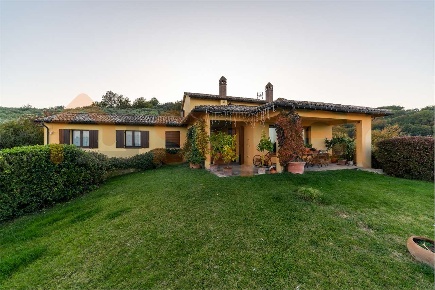 Foto Villa unifamiliare in Vocabolo San Nicola 170, Cannara di 270 m²