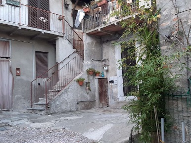 Foto Appartamento in vicolo Cantone  8, Gazzada Schianno di 150 m²