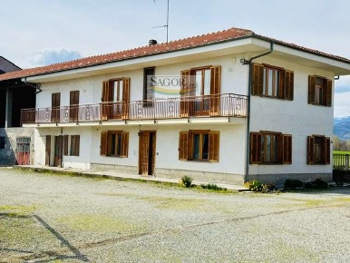 Foto Villa bifamiliare in Via del Pascolo 23, Cavour di 400 m² in vendita