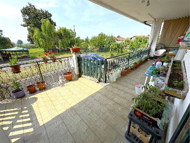 Foto Villa unifamiliare in Via Roletto 14, Verolengo di 345 m² con 8 locali