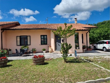 Foto Appartamento in Vocabolo Largnano, Nocera Umbra di 300 m² in vendita