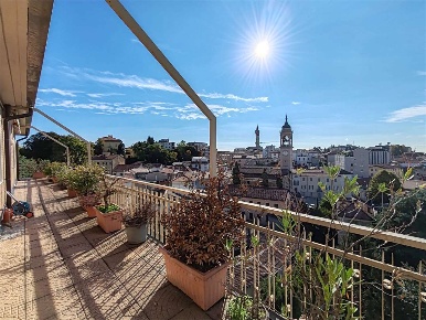 Foto Appartamento in via malchi 6, Cantù di 190 m² con 7 locali in vendita