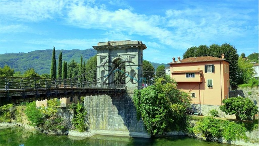Foto Villa unifamiliare in Via Lima-Fornoli 69, Bagni di Lucca di 230 m²