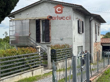 Foto Villa unifamiliare a Uzzano di 125 m² con 6 locali in vendita