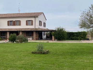 Foto Appartamento in Via Fornace Vecchia, Caorso di 240 m² con 7 locali