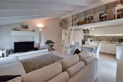 Foto Appartamento in Via dei Liagni 4, Venegono Inferiore di 90 m²