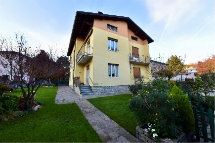 Foto Villa unifamiliare in Via Regina Margherita 1, Capiago Intimiano