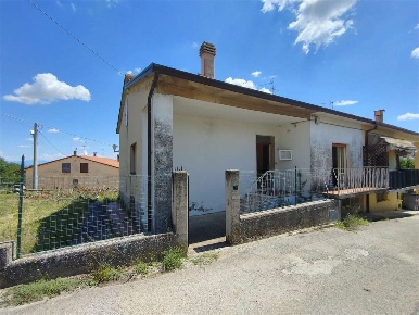 Foto Appartamento a Gualdo Cattaneo di 180 m² con 4 locali in vendita