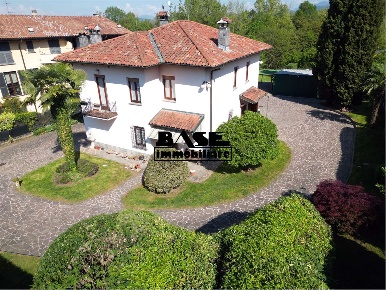 Foto Villa unifamiliare in Via Donatello, Casnate con Bernate in vendita