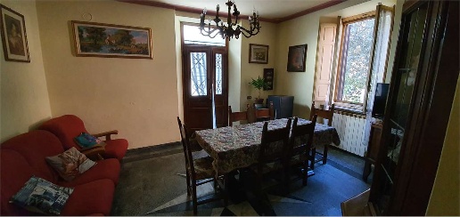 Foto Villa unifamiliare in via azzi, Castelnuovo di Garfagnana di 250 m²