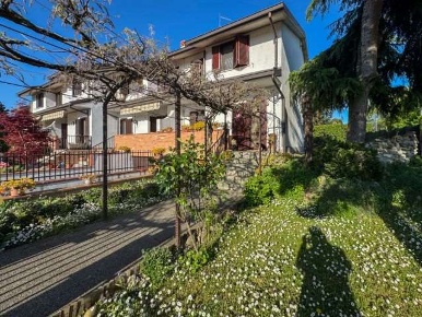 Foto Villa unifamiliare in Via Gramsci 2, San Zenone al Lambro di 180 m²
