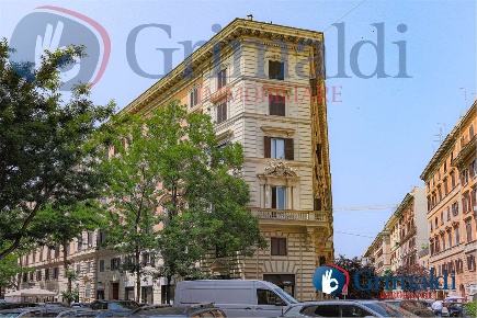 Foto Appartamento in via federico cesi 30, Roma di 204 m² con 8 locali