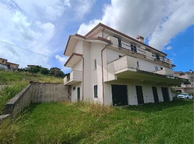 Foto Villa bifamiliare in SP5 20, Torrice di 260 m² con 4 locali in vendita