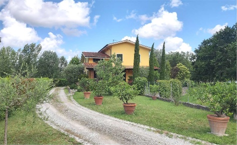 Foto Villa unifamiliare in Via della Polla, Lucca Fagnano - Meati di 350 m²