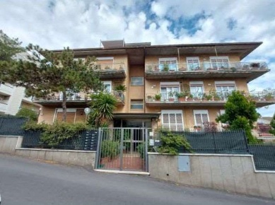 Foto Appartamento in Via Sisinnio 15, Roma di 153 m² con 6 locali
