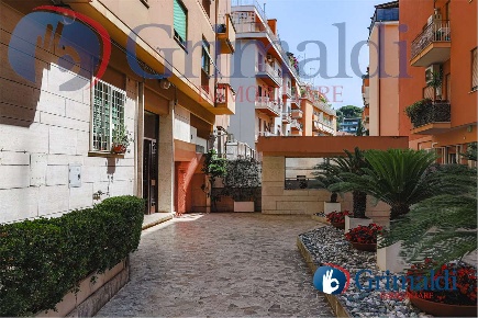 Foto Appartamento in via Ugo de carolis 6, Roma di 134 m² con 4 locali