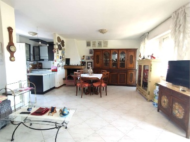 Foto Appartamento a Fosdinovo di 112 m² con 6 locali in vendita