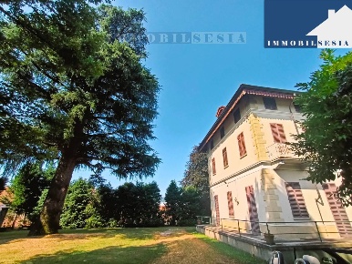 Foto Villa unifamiliare in VIA federico peretti 2/a, Grignasco di 730 m²