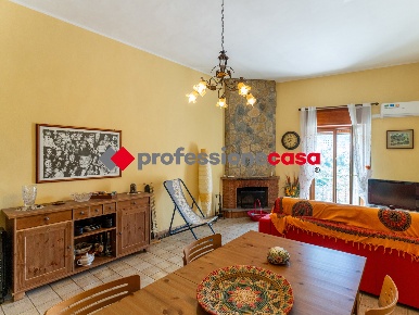Foto Appartamento in Via Mazzini 0, Roccadaspide di 1132 m² con 5 locali