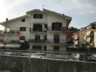 Foto Appartamento in Via Fiume snc, Carsoli di 81 m² con 3 locali