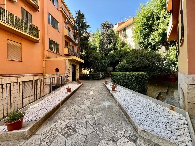 Foto Appartamento in Clivo della Montagnola, Roma di 80 m² con 3 locali