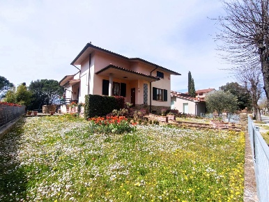 Foto Villa unifamiliare a Asciano di 245 m² con 8 locali in vendita