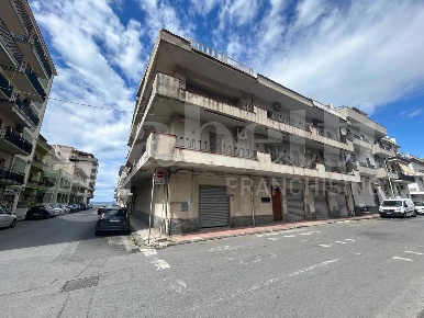 Foto Appartamento in Via Garibaldi 24, Spadafora di 225 m² con 6 locali