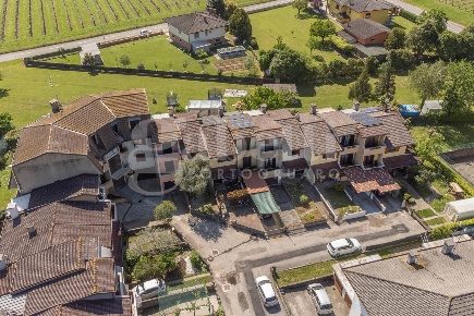 Foto Villa a schiera in Via Carducci 10, Pramaggiore di 135 m² con 4 locali