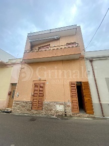 Foto Appartamento in Via Aragona 124, Tuglie di 229 m² con 5 locali