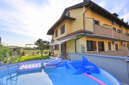 Foto Appartamento in DEL PETTIROSSO, Arconate di 150 m² con 3 locali