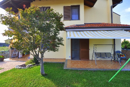 Foto Appartamento in DEL PETTIROSSO, Arconate di 150 m² con 3 locali