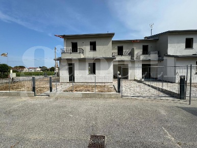 Foto Villa bifamiliare a Correzzola di 177 m² con 4 locali in vendita