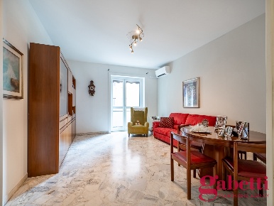 Foto Appartamento in Via Lorenteggio 31/1, Milano di 98 m² con 3 locali