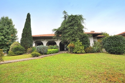 Foto Villa singola a Robecchetto con Induno di 310 m² con 7 locali