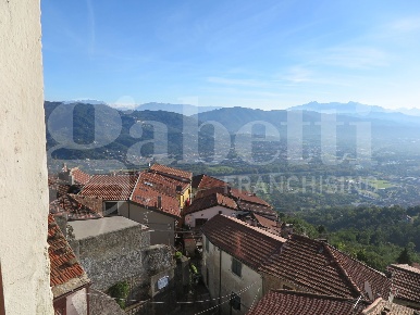Foto Appartamento in Via I maggio 4, Follo di 114 m² con 5 locali