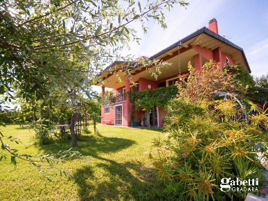 Foto Villa unifamiliare in Via Pirano 16, Gradara di 444 m² con 9 locali